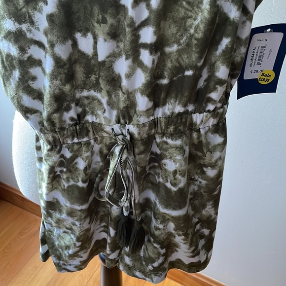 One-Piece Romper - Picture 2 of 7